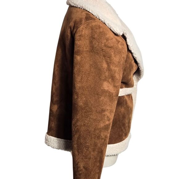 Art Class Faux Suede and Sherpa Short Jacket - Picture 3 of 8